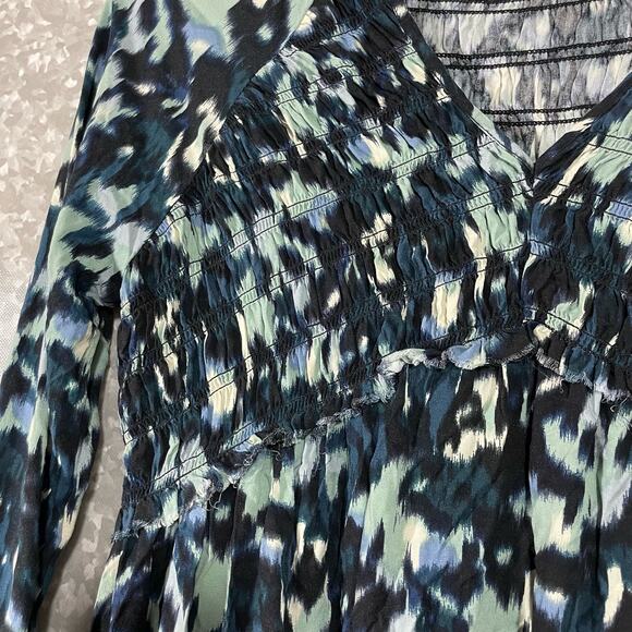 BeachLunchLounge Talia Blue Smocked Tunic Blouse - Size Small - Long Sleeves - Picture 4 of 9